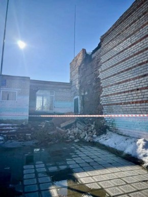 Прокуратура Троицка организовала проверку по факту обрушения кирпичной кладки стены школы в поселке Морозкино