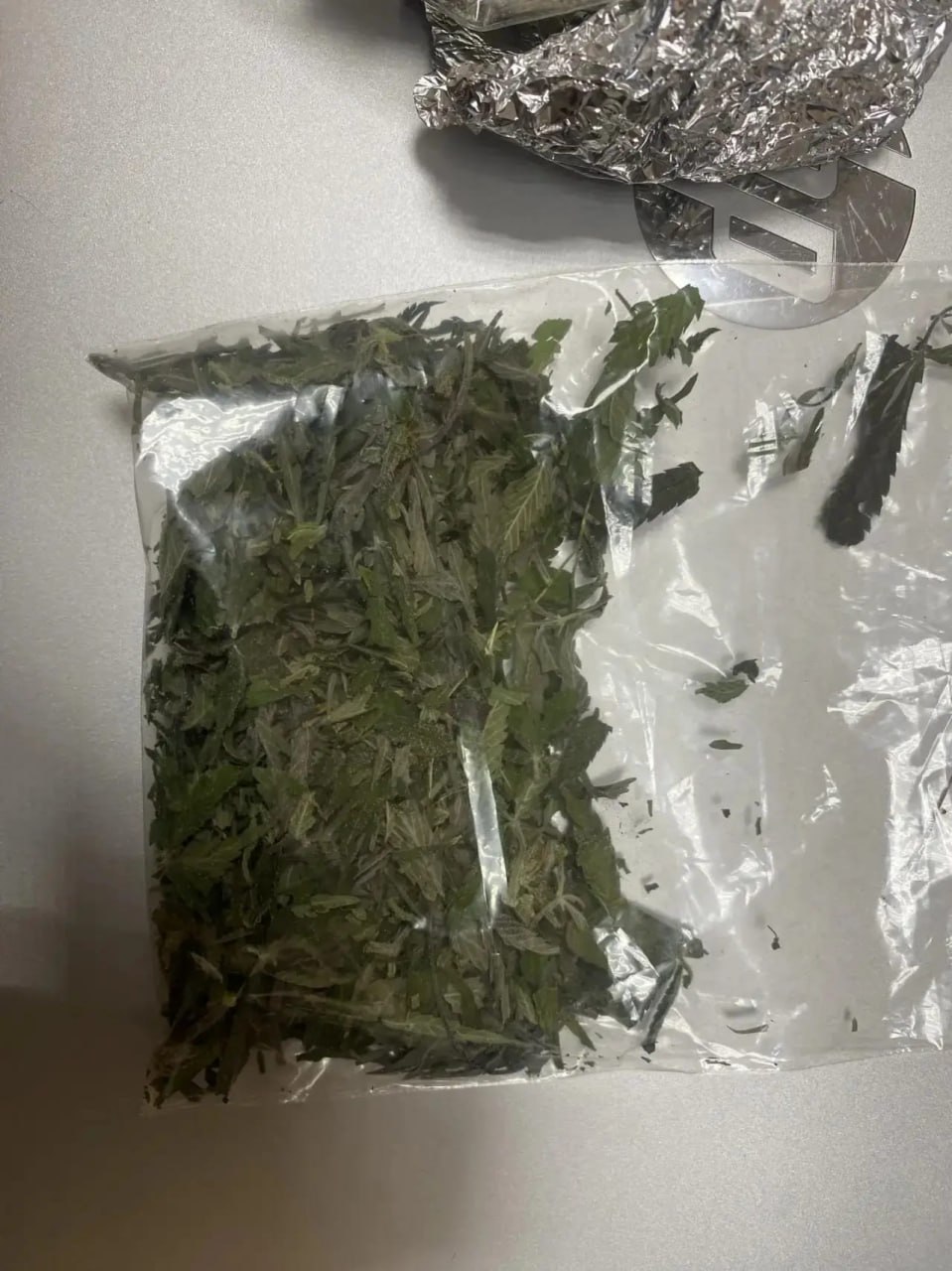 В Еманжелинске полицейские пресекли канал распространения наркотиков В Еманжелинске полицейские пресекли канал распространения наркотиков