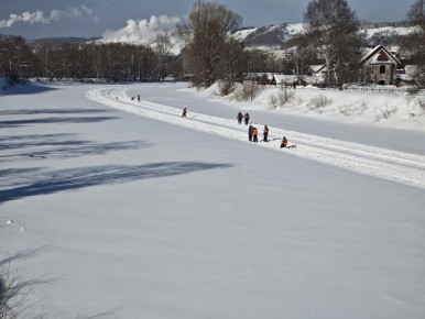 «Сугробы выше нормы»: спасатели патрулируют реки в Челябинской области в ожидании подъема воды