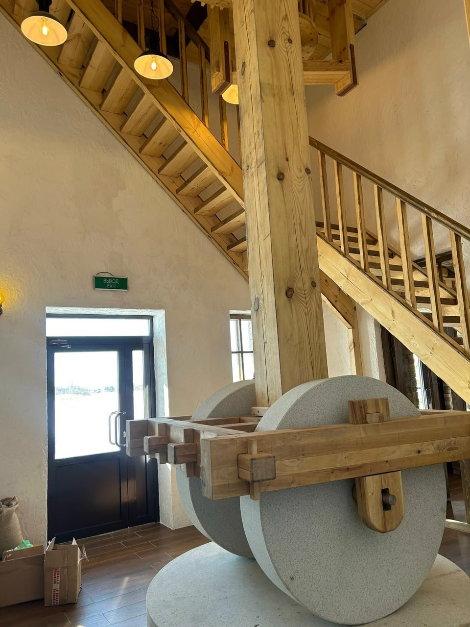 В Курганской области построили ветряную мельницу по образцу XIX века и начали изготавливать на ней масло В Курганской области построили ветряную мельницу по образцу XIX века и начали изготавливать на ней масло