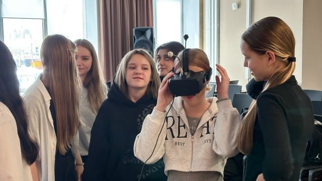 Участник программы «Герои Южного Урала» познакомил челябинских школьников с работой беспилотных летательных аппаратов Участник программы «Герои Южного Урала» познакомил челябинских школьников с работой беспилотных летательных аппаратов