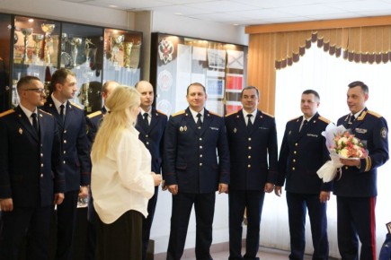 В региональном следственном управлении проводили на пенсию помощника руководителя Наталью Юрьевну Калганову