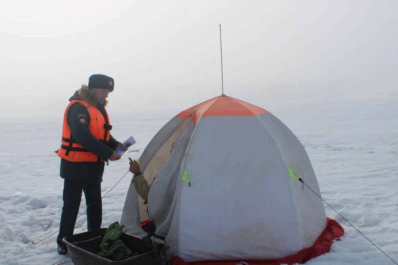 В Троицком районе полицейские и спасатели провели профилактическое мероприятие «Тонкий лед»
