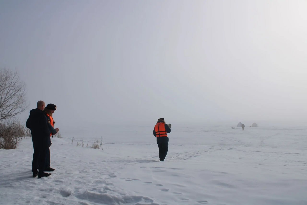 В Троицком районе полицейские и спасатели провели профилактическое мероприятие «Тонкий лед» В Троицком районе полицейские и спасатели провели профилактическое мероприятие «Тонкий лед»