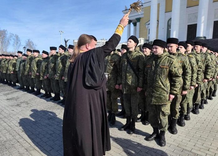 На репетицию парада Победы из Челябинска в Москву отправились 130 казаков