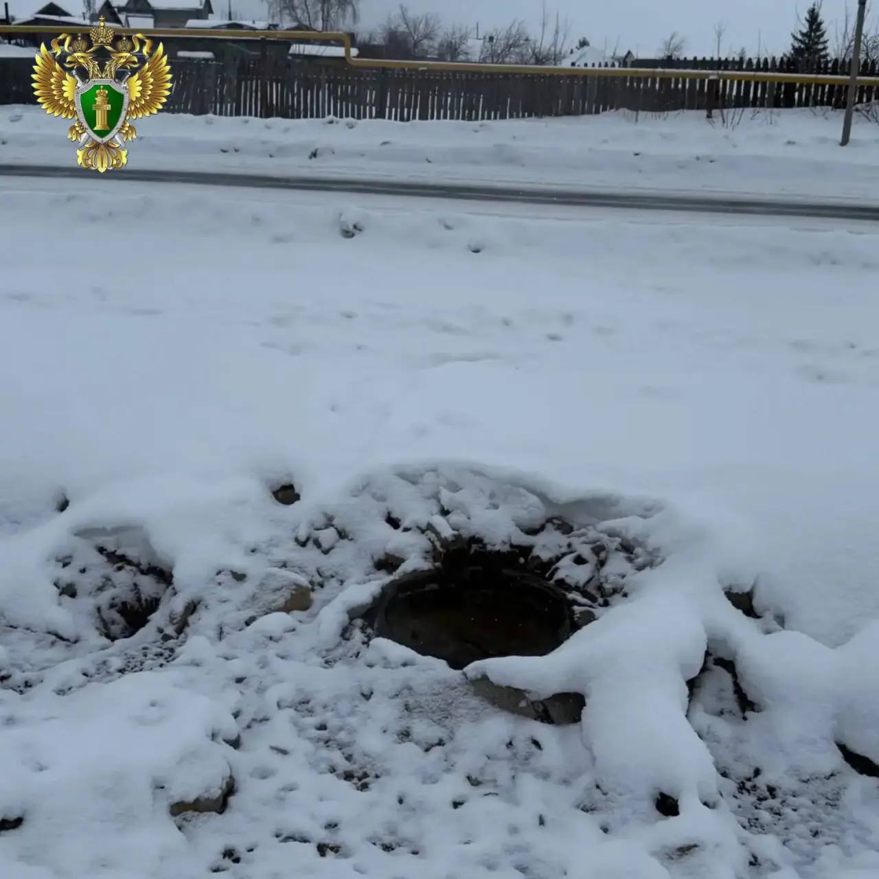 В Каслях после вмешательства прокуратуры восстановлены крышки люков во дворах многоквартирных домов В Каслях после вмешательства прокуратуры восстановлены крышки люков во дворах многоквартирных домов