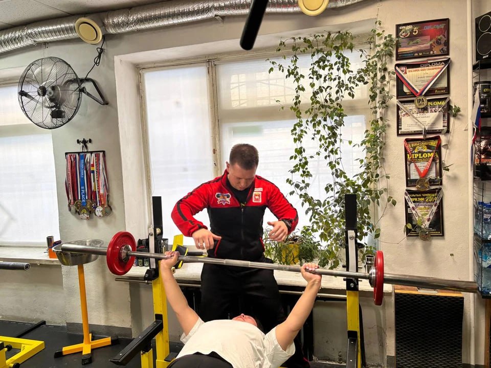 «Ванька, тебе на массажиста надо»: незрячий спортсмен стал чемпионом мира по пауэрлифтингу и освоил новую профессию по совету друга «Ванька, тебе на массажиста надо»: незрячий спортсмен стал чемпионом мира по пауэрлифтингу и освоил новую профессию по совету друга