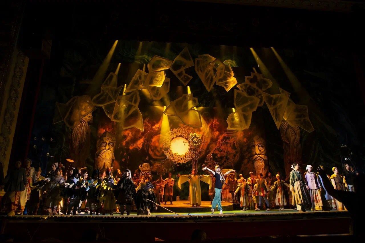 Международные постановщики создали новую «Снегурочку» с челябинским колоритом Международные постановщики создали новую «Снегурочку» с челябинским колоритом