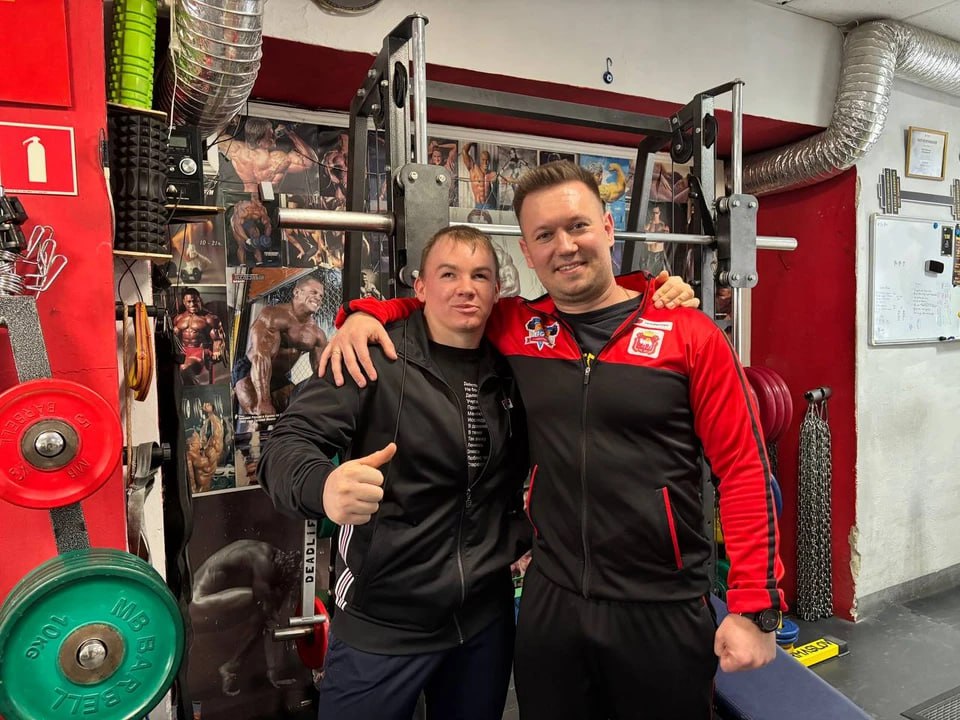 «Ванька, тебе на массажиста надо»: незрячий спортсмен стал чемпионом мира по пауэрлифтингу и освоил новую профессию по совету друга «Ванька, тебе на массажиста надо»: незрячий спортсмен стал чемпионом мира по пауэрлифтингу и освоил новую профессию по совету друга