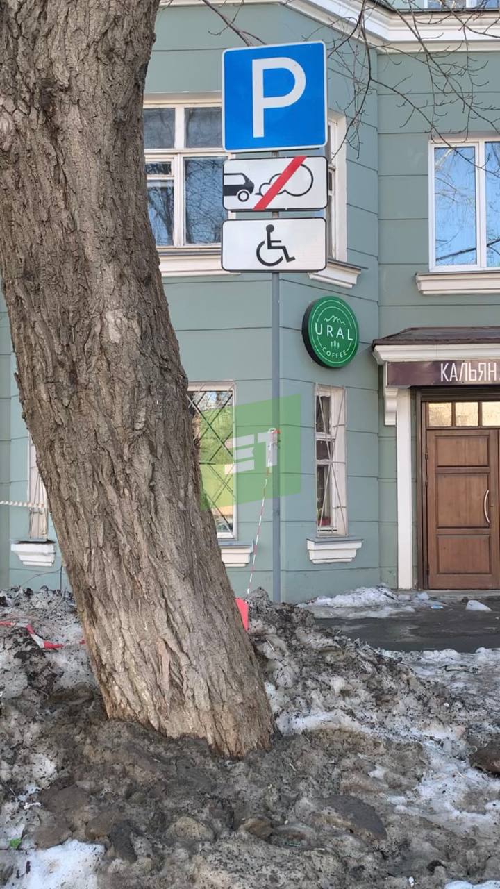 Очевидное — невероятное. В Челябинске парковку для инвалидов заняло