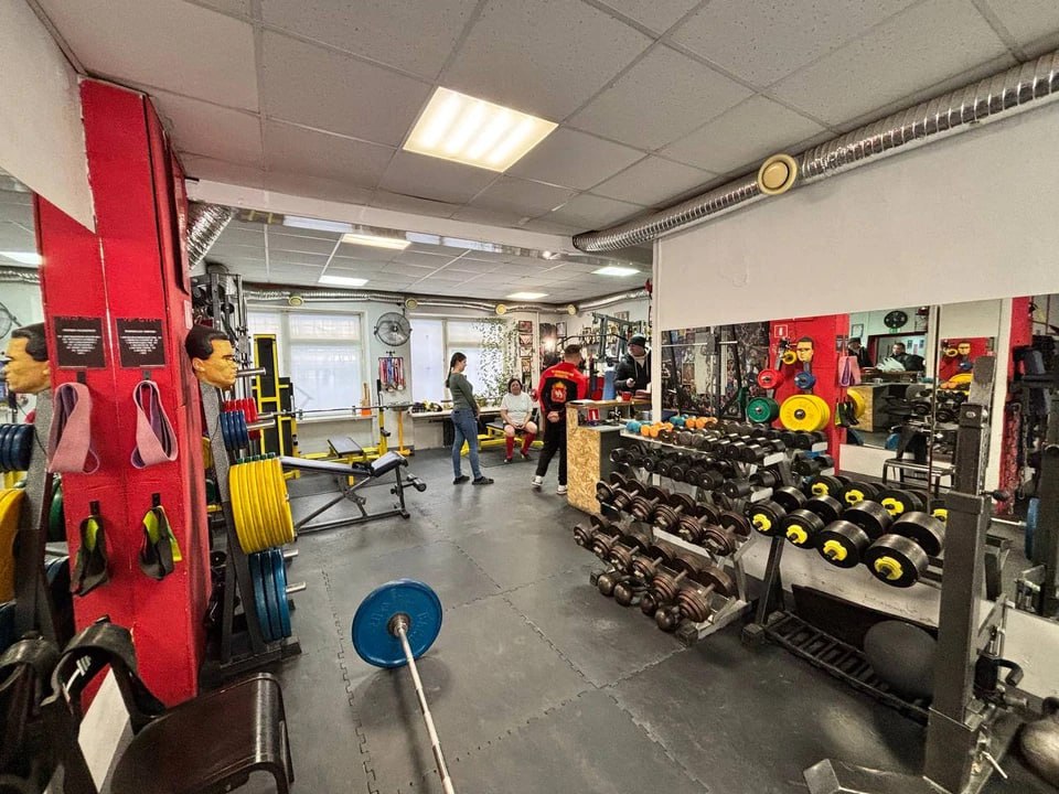 «Ванька, тебе на массажиста надо»: незрячий спортсмен стал чемпионом мира по пауэрлифтингу и освоил новую профессию по совету друга «Ванька, тебе на массажиста надо»: незрячий спортсмен стал чемпионом мира по пауэрлифтингу и освоил новую профессию по совету друга