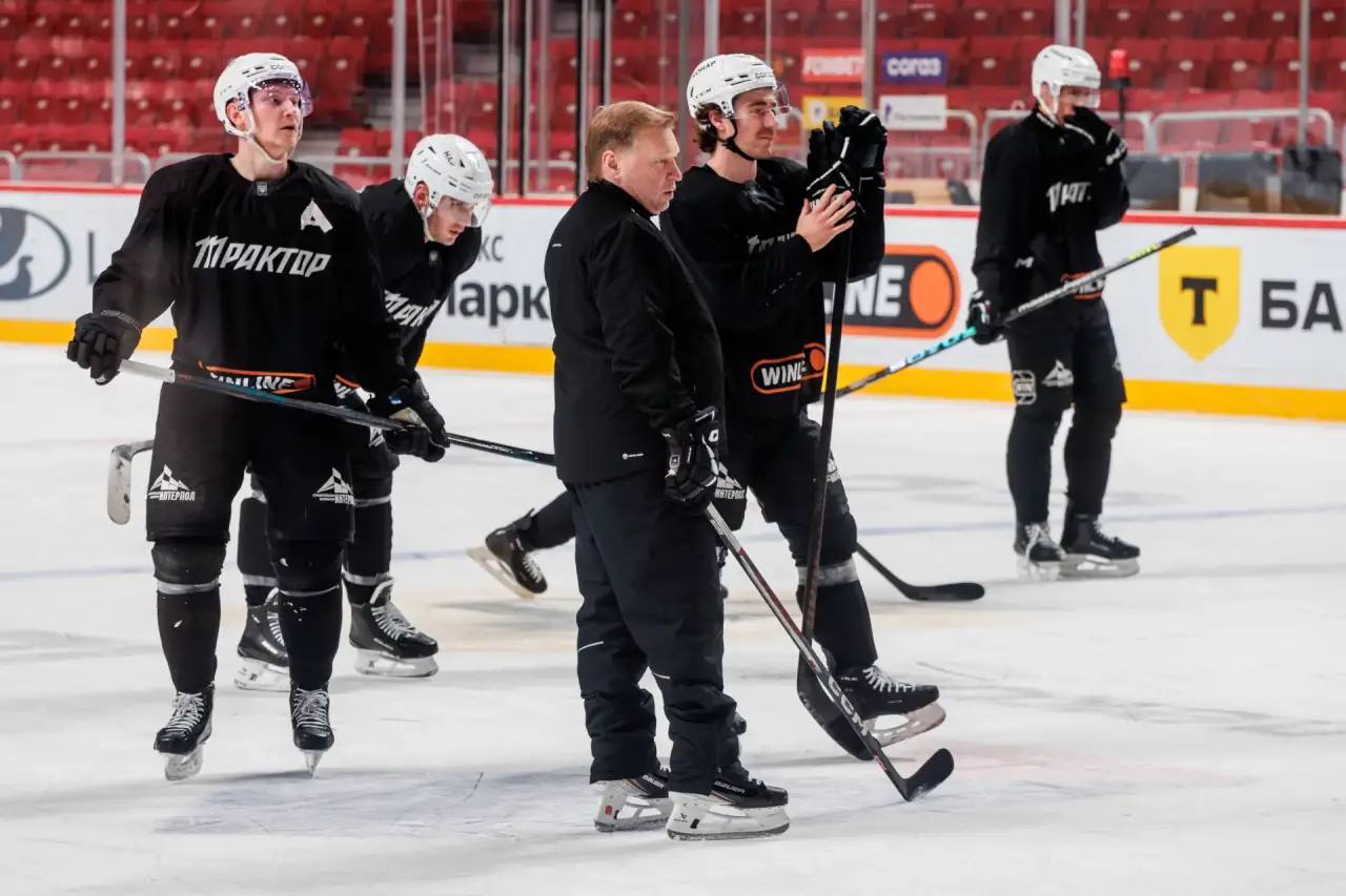Перед стартом плей-офф Кубка Гагарина челябинский «Трактор» пригласил журналистов на открытую тренировку Перед стартом плей-офф Кубка Гагарина челябинский «Трактор» пригласил журналистов на открытую тренировку