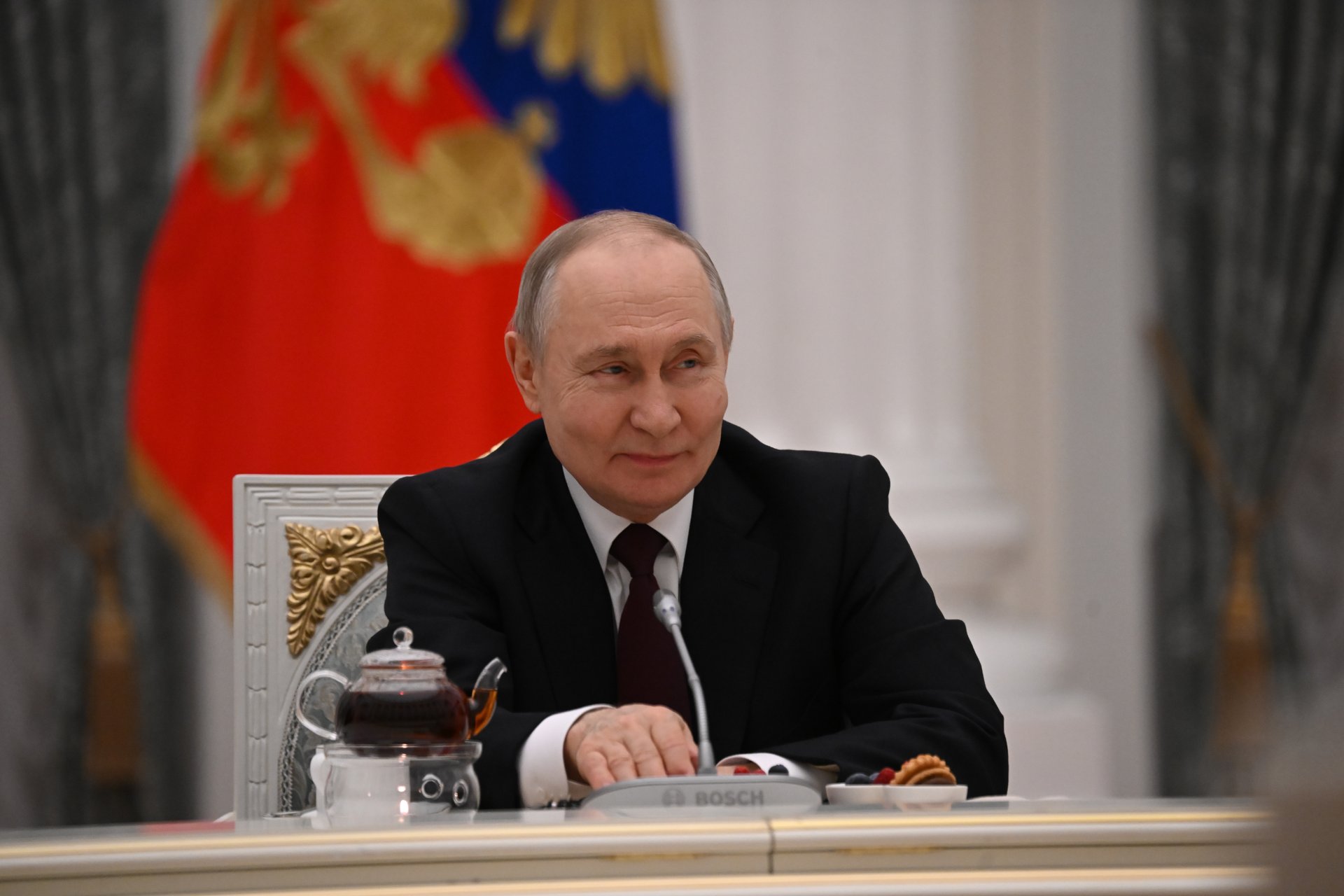 Путин отметил достижения челябинских металлургов и ученого