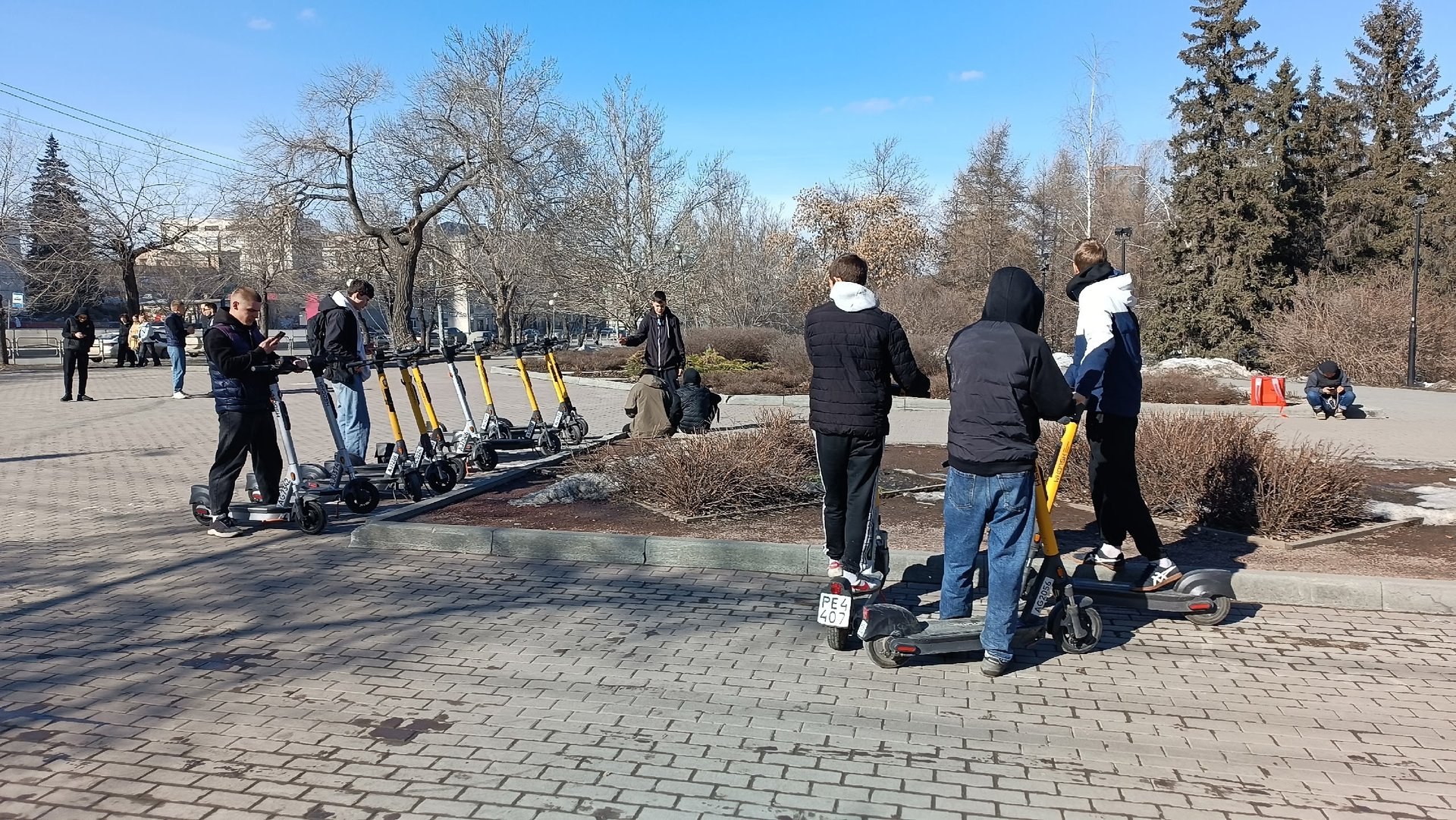 «Машины из ада»: в Челябинске стартовал сезон электросамокатов