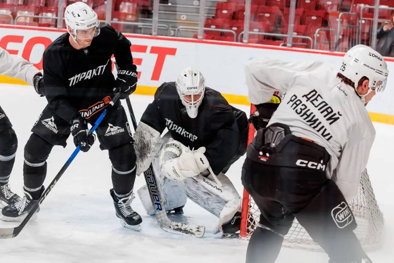 Перед стартом плей-офф Кубка Гагарина челябинский «Трактор» пригласил журналистов на открытую тренировку Перед стартом плей-офф Кубка Гагарина челябинский «Трактор» пригласил журналистов на открытую тренировку