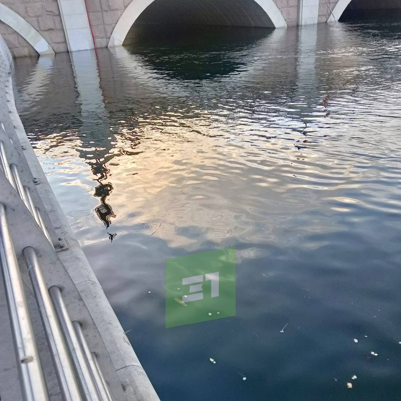 Набережная поплыла. За филармонией ограничили проход пешеходов Набережная поплыла. За филармонией ограничили проход пешеходов