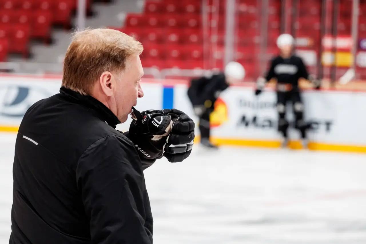 Перед стартом плей-офф Кубка Гагарина челябинский «Трактор» пригласил журналистов на открытую тренировку Перед стартом плей-офф Кубка Гагарина челябинский «Трактор» пригласил журналистов на открытую тренировку