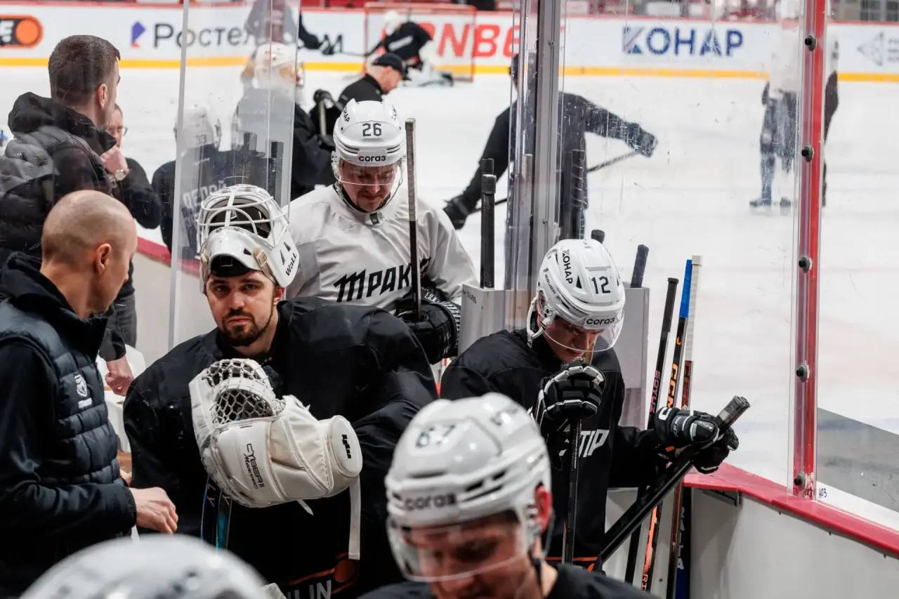 Перед стартом плей-офф Кубка Гагарина челябинский «Трактор» пригласил журналистов на открытую тренировку Перед стартом плей-офф Кубка Гагарина челябинский «Трактор» пригласил журналистов на открытую тренировку