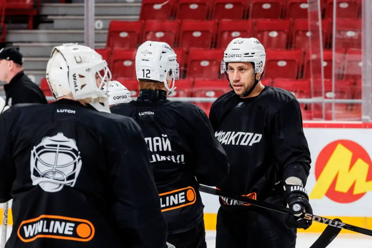 Перед стартом плей-офф Кубка Гагарина челябинский «Трактор» пригласил журналистов на открытую тренировку Перед стартом плей-офф Кубка Гагарина челябинский «Трактор» пригласил журналистов на открытую тренировку