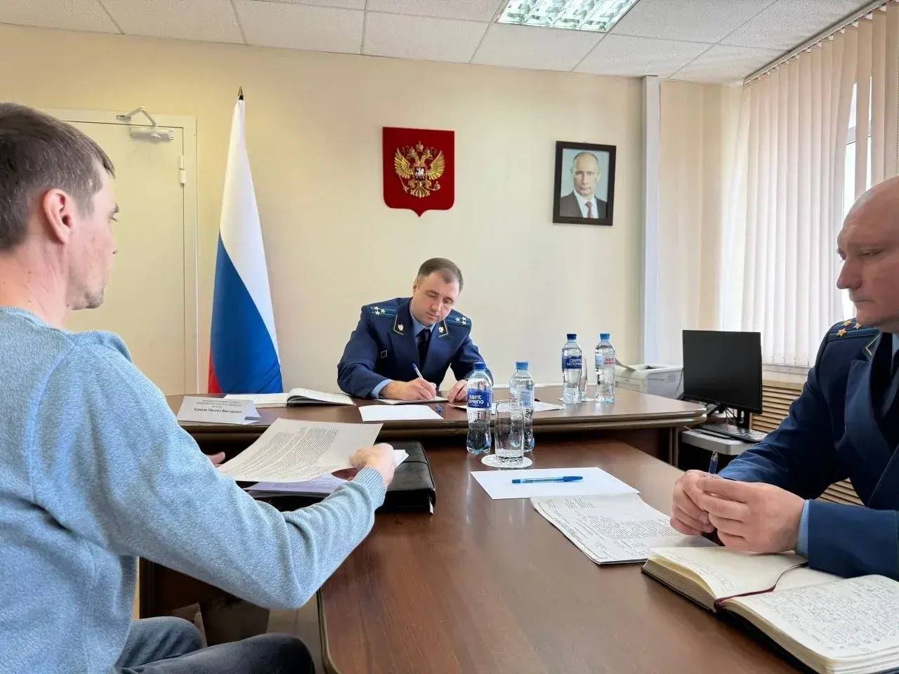 Начальник уголовно-судебного управления прокуратуры Челябинской области провел личный прием жителей Сатки Начальник уголовно-судебного управления прокуратуры Челябинской области провел личный прием жителей Сатки