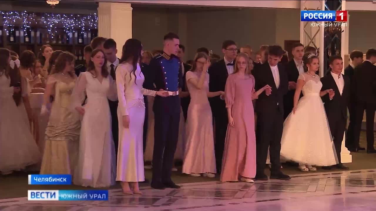 Школьный весенний бал будущих офицеров прошел в Челябинске