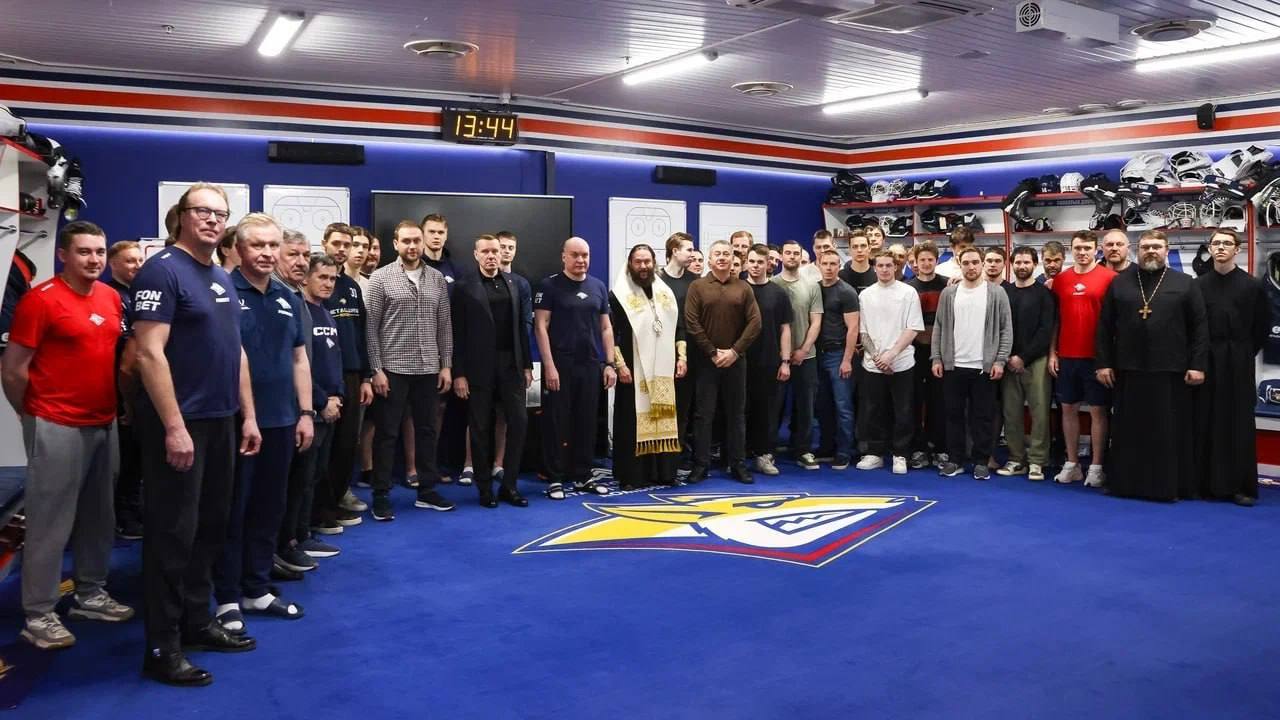 В ХК «Металлург» прошел молебен перед началом плей-офф Кубка Гагарина В ХК «Металлург» прошел молебен перед началом плей-офф Кубка Гагарина