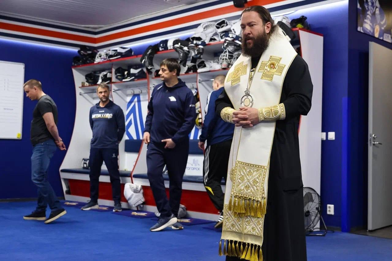 В ХК «Металлург» прошел молебен перед началом плей-офф Кубка Гагарина В ХК «Металлург» прошел молебен перед началом плей-офф Кубка Гагарина