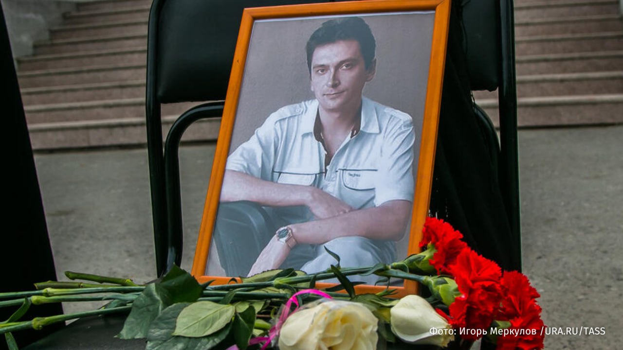 Бывшего адвоката Александра Штингера приговорили к 11 годам заключения по делу об убийстве главреда газеты "Курганские вести", сообщил корреспондент РЕН ТВ из зала Челябинского суда