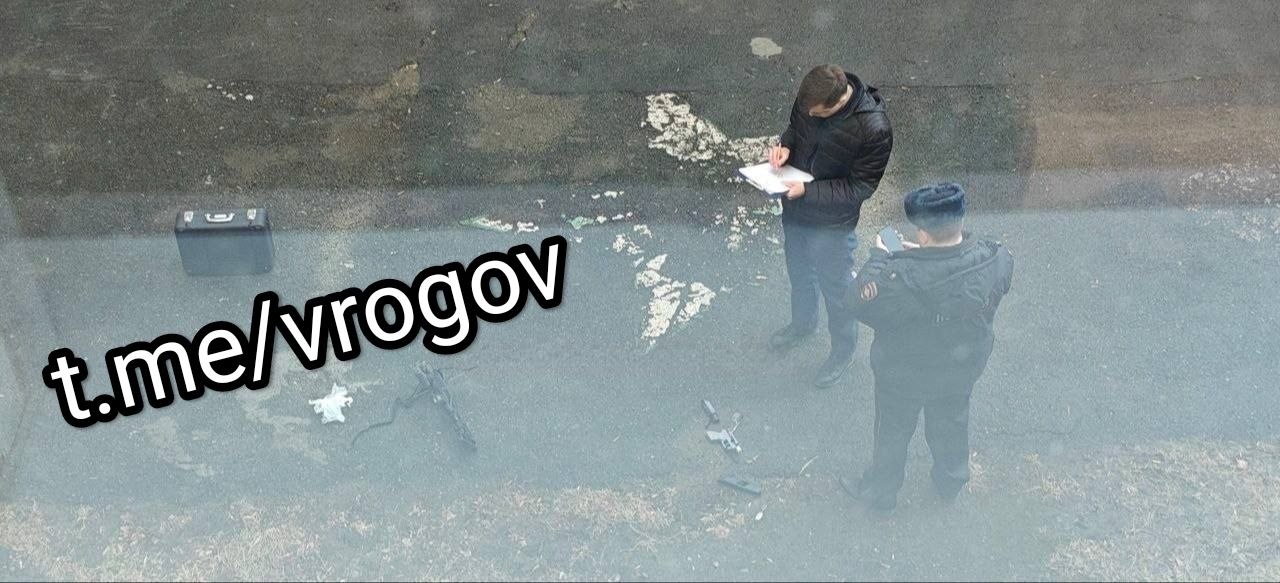 Владимир Рогов: О ЧП в школе со стрельбой и прыжком из окна 4 этажа Владимир Рогов: О ЧП в школе со стрельбой и прыжком из окна 4 этажа