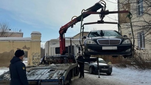 В Челябинске машины должников теперь будут арестовывать прямо во дворах