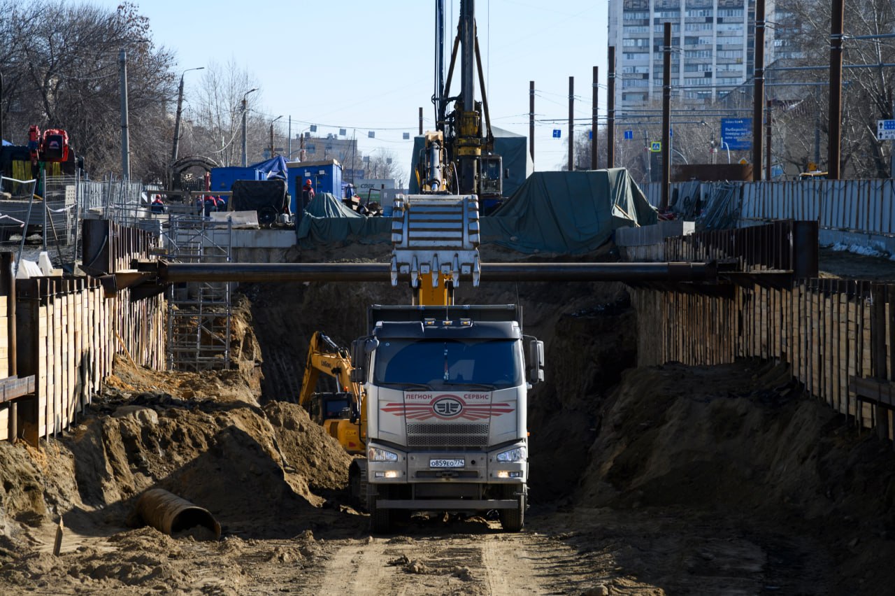 На пр. Победы завершается строительство второго котлована будущего метротрама
