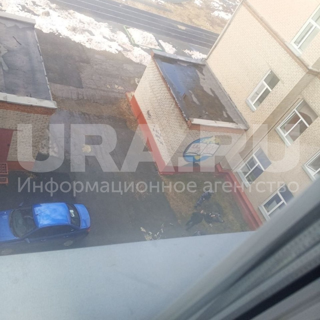 Ученик выстрелил в учительницу из арбалета в школе Челябинской области Ученик выстрелил в учительницу из арбалета в школе Челябинской области