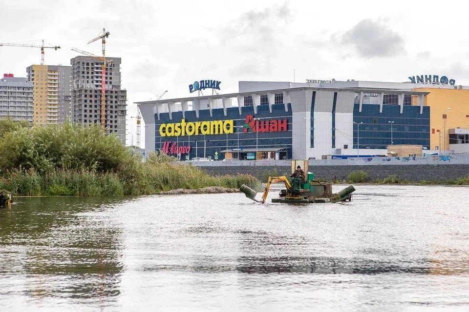 Желающих не нашлось: в Челябинске сорвались торги по продаже ТРК «Родник» и «Алмаз»