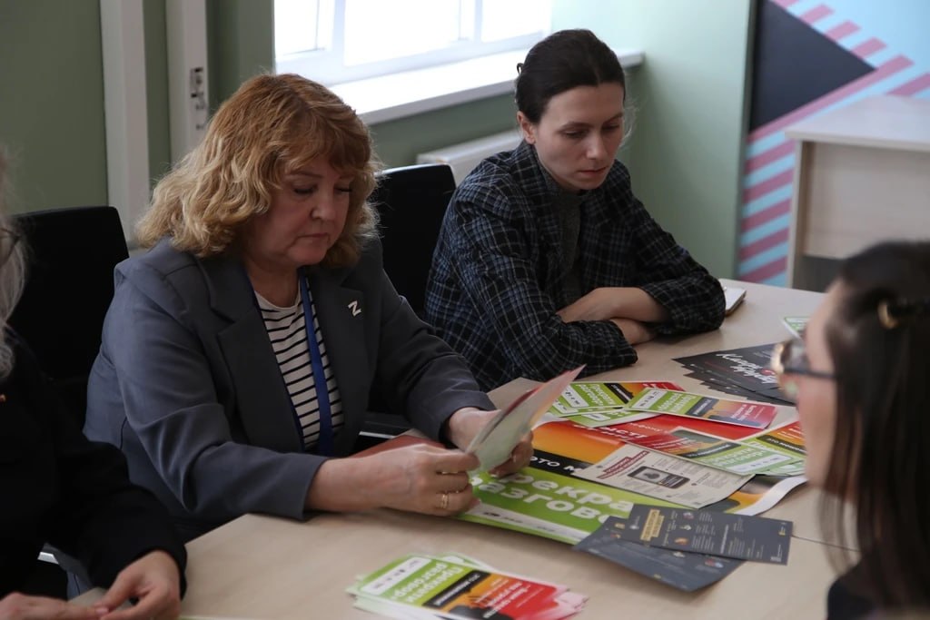 Полицейские провели встречу с представителями фонда «Защитники Отечества» по теме актуальных схем мошенничеств, применяемых преступниками в отношении участников СВО и их родственников Полицейские провели встречу с представителями фонда «Защитники Отечества» по теме актуальных схем мошенничеств, применяемых преступниками в отношении участников СВО и их родственников