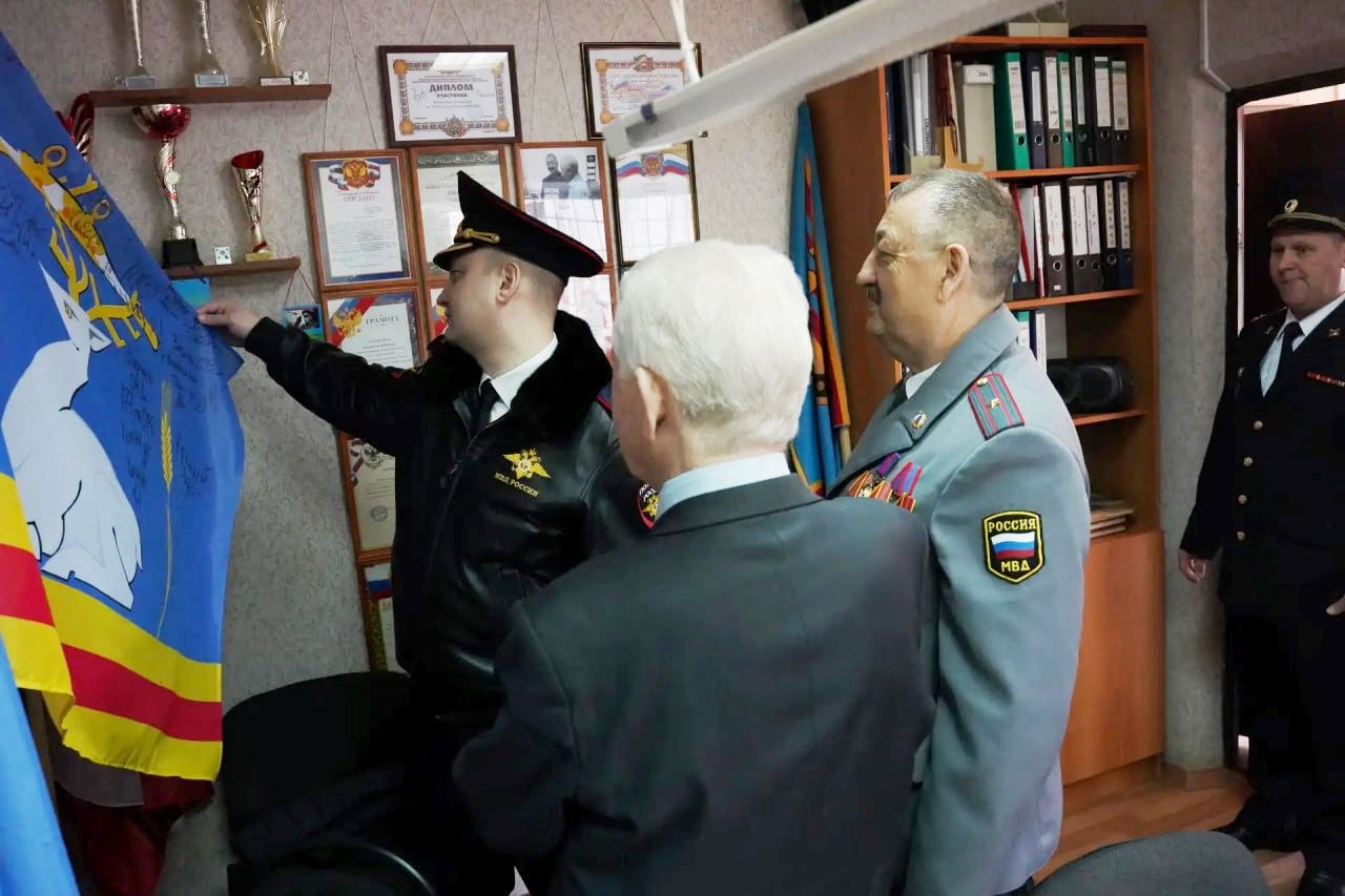 Генерал-лейтенант полиции Сергей Космачев посетил ОП «Увельский» с рабочим визитом Генерал-лейтенант полиции Сергей Космачев посетил ОП «Увельский» с рабочим визитом