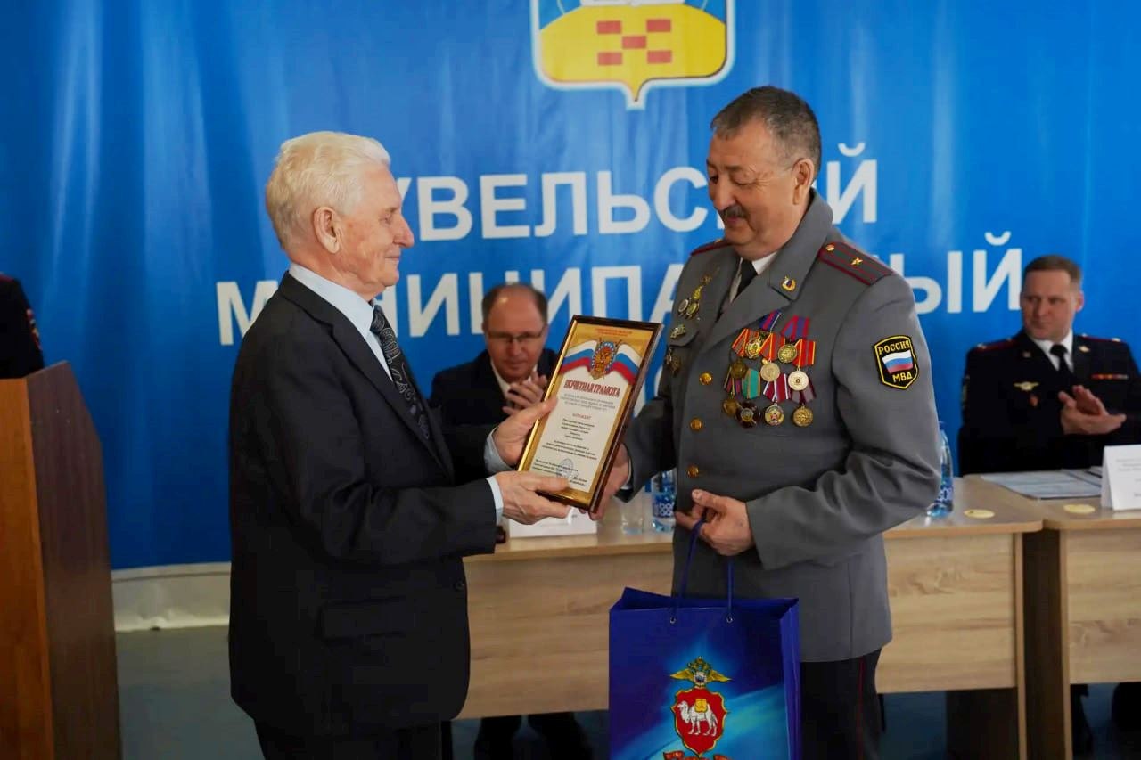 Генерал-лейтенант полиции Сергей Космачев посетил ОП «Увельский» с рабочим визитом Генерал-лейтенант полиции Сергей Космачев посетил ОП «Увельский» с рабочим визитом