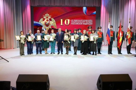 Охраняют горожан, борются с экстремизмом и терроризмом: Алексей Текслер поздравил челябинских росгвардейцев с юбилеем