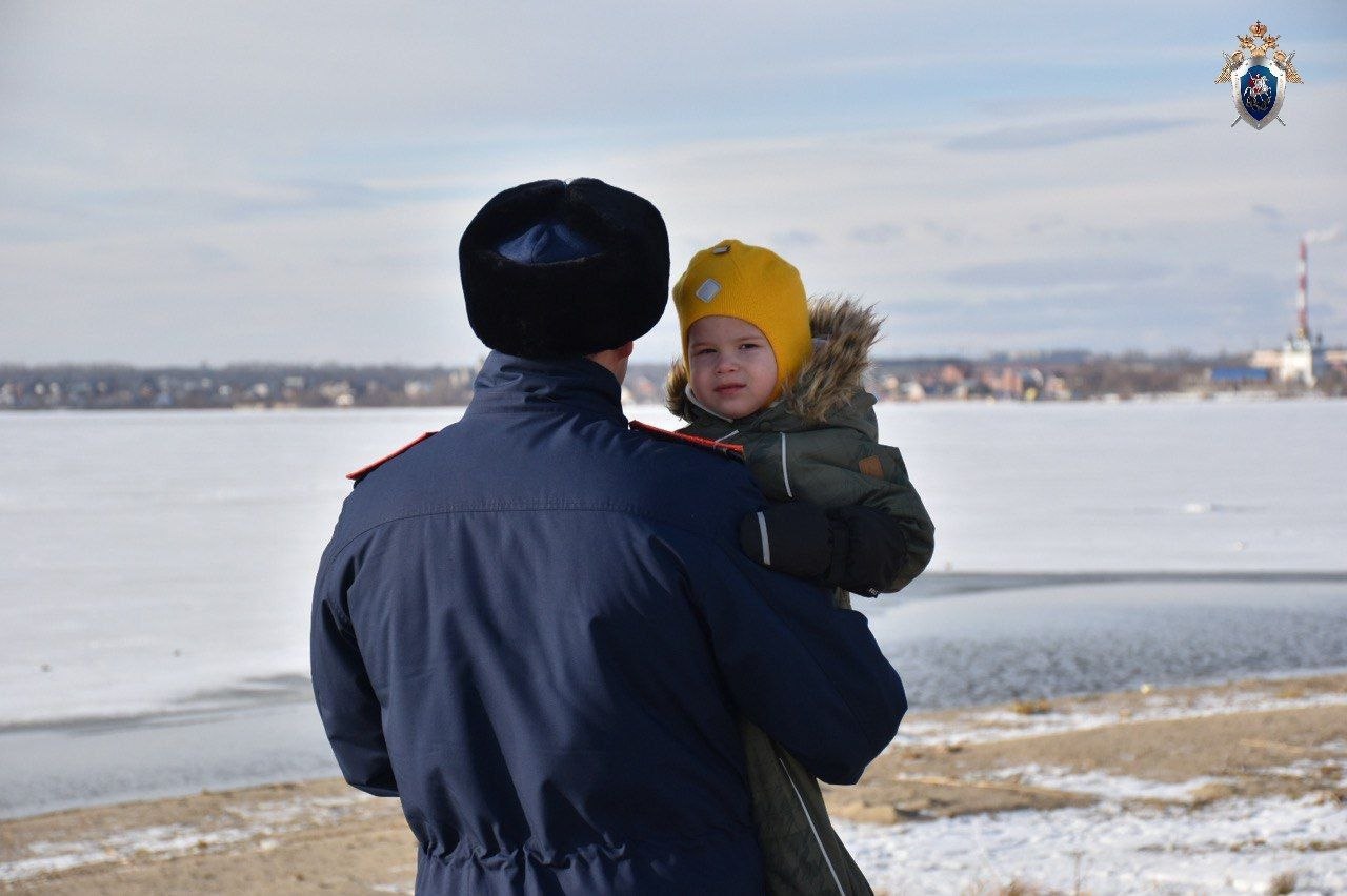 В СУ СК России по Челябинской области продолжает работать телефонная линия «Ребенок в опасности»