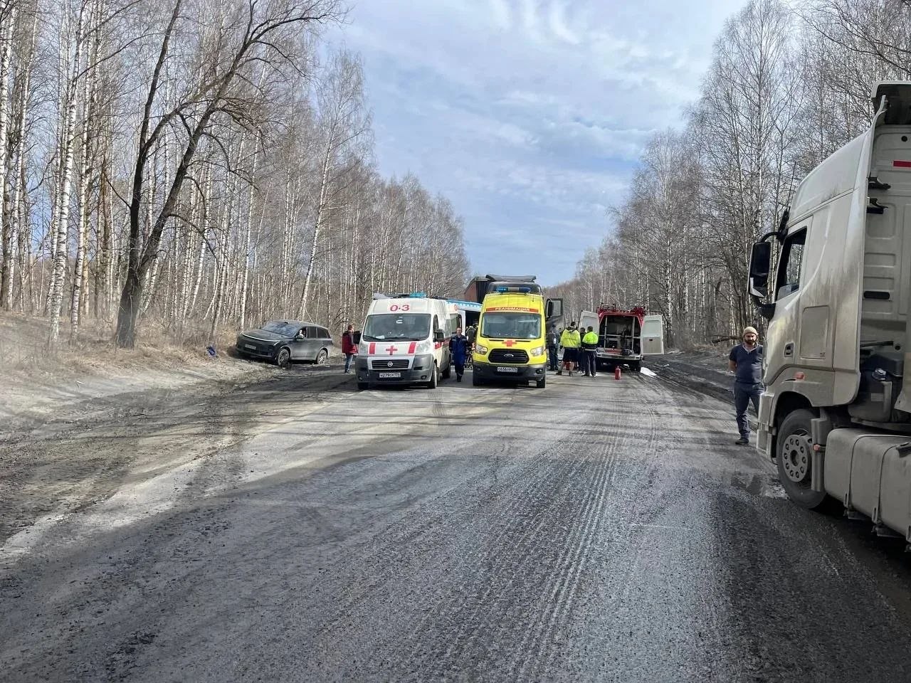 Сотрудники Госавтоинспекции выясняют обстоятельства аварии с участием микроавтобуса Сотрудники Госавтоинспекции выясняют обстоятельства аварии с участием микроавтобуса
