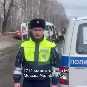 На М5 микроавтобус с пассажирами врезался в грузовик