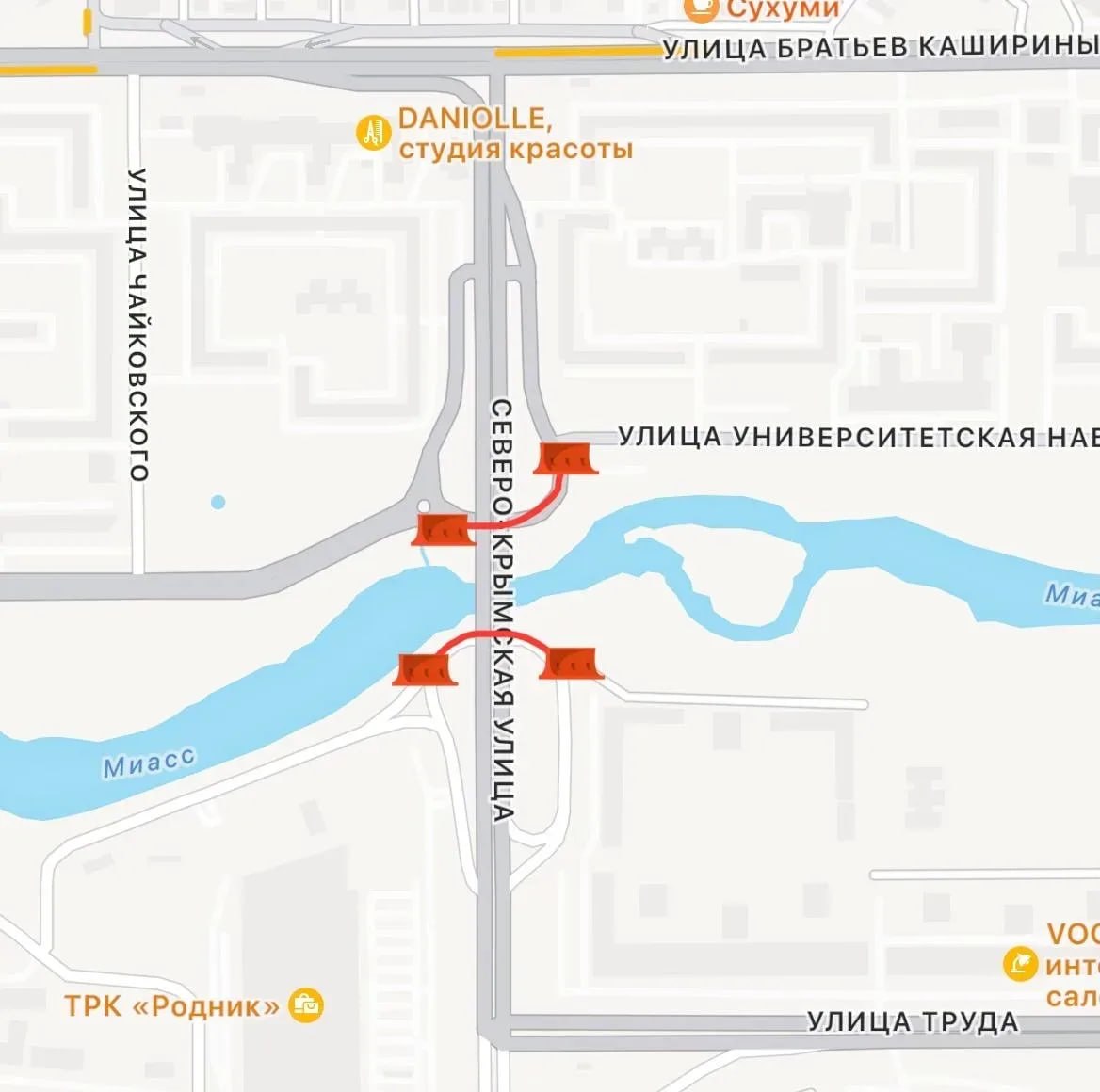 В Челябинске закрыли оба проезда под мостом возле ТРК «Родник»