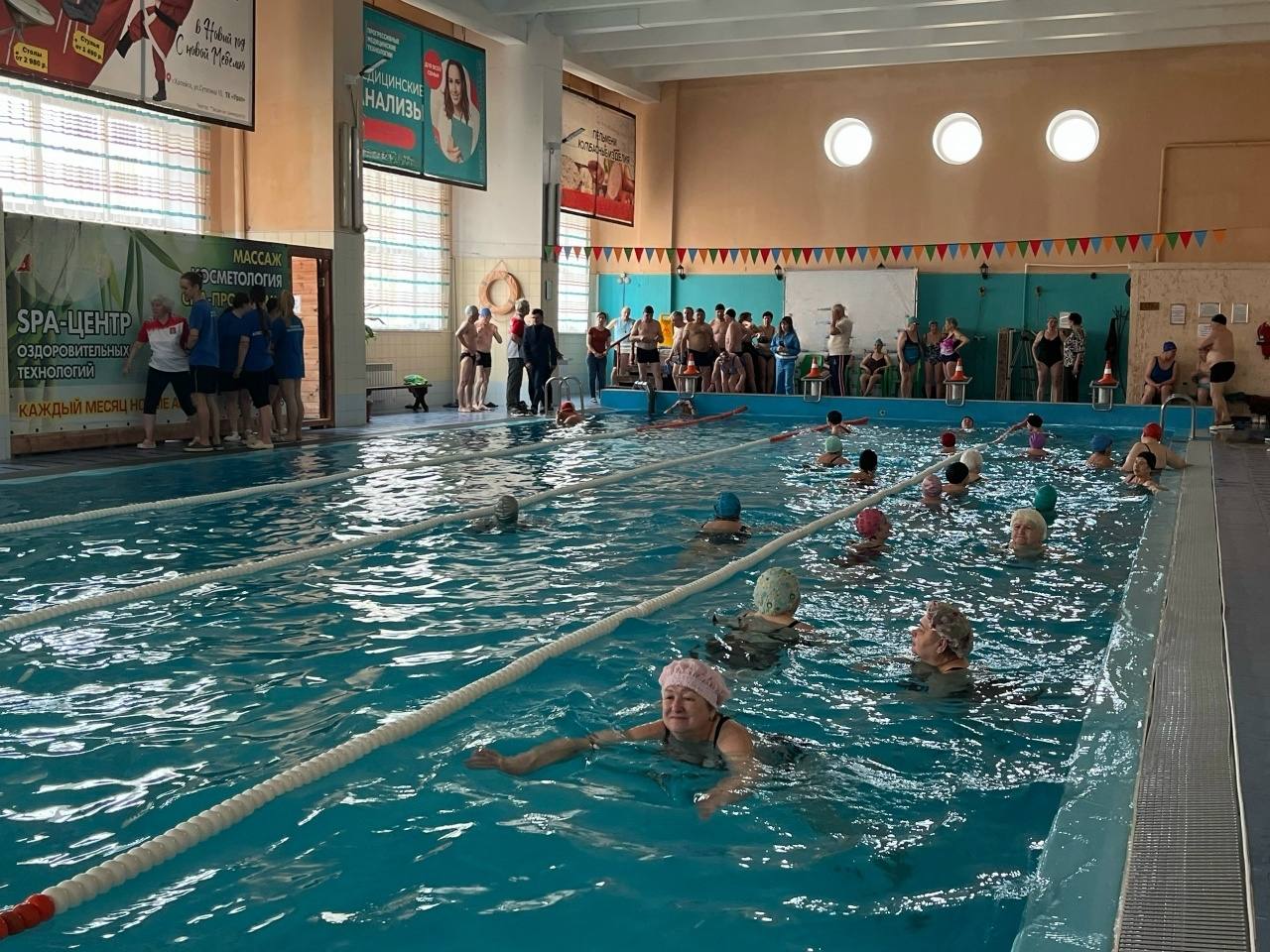 Для ветеранов Копейска прошли соревнования по плаванию