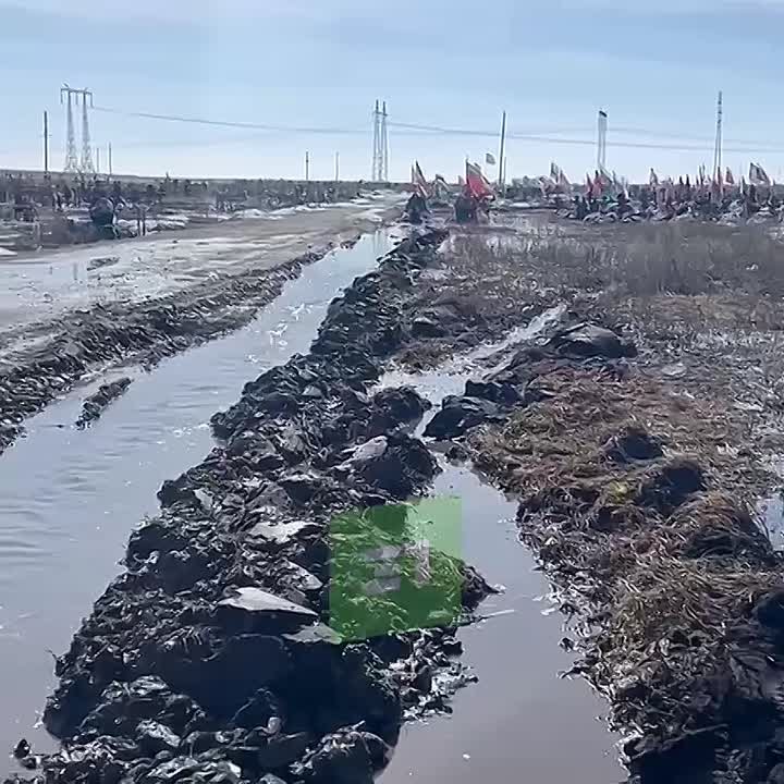 По поручению губернатора мэрия Троицка организовала отвод воды с затопленного кладбища