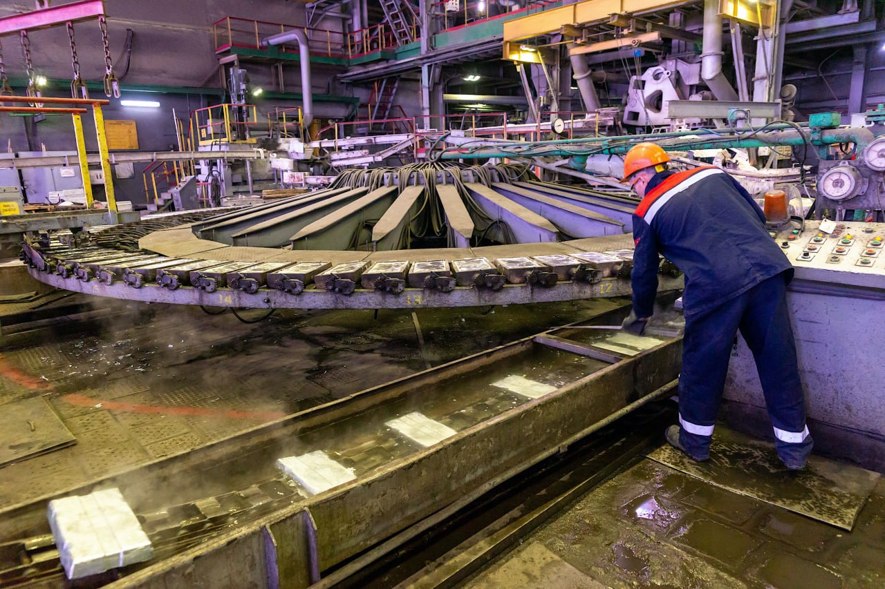 Путин наградил коллектив завода в Челябинске орденом Почета