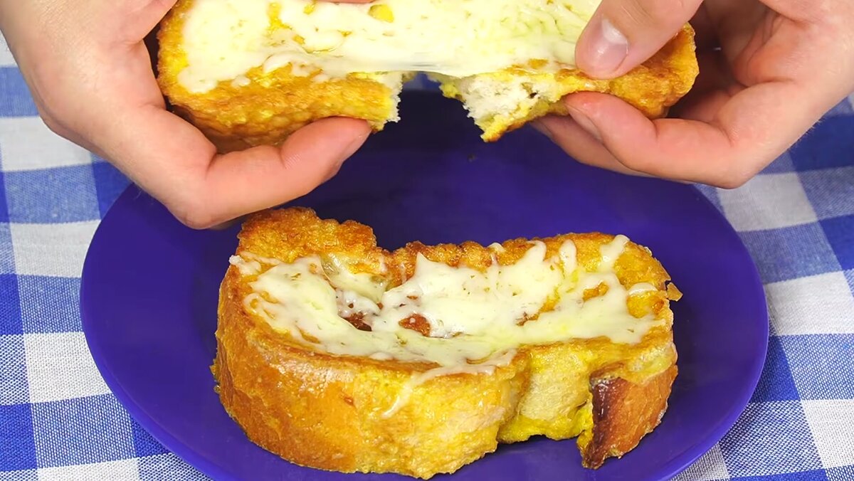 Гренки с яйцом и сыром: идеальный завтрак за считанные минуты