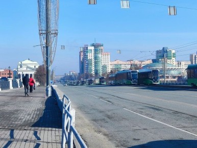 В Челябинске после ДТП с трамваем образовалась огромная очередь из вагонов