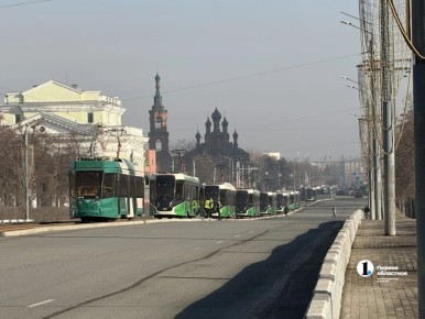 Очередь из трамваев возникла в Челябинске на Кирова