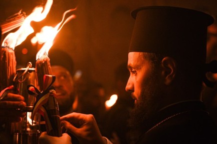 Челябинский священник предположил, что Благодатный огонь в Россию доставят по «другому протоколу»