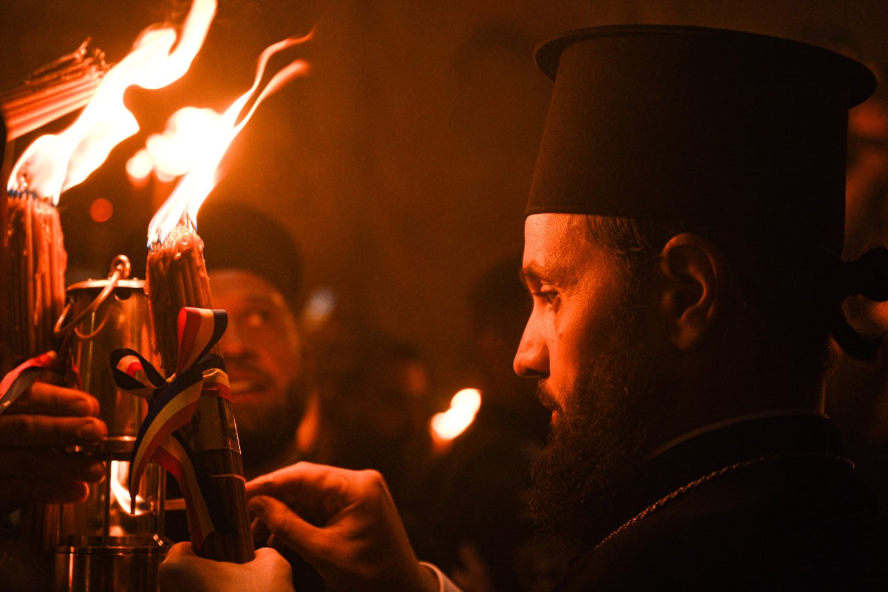 Челябинский священник предположил, что Благодатный огонь в Россию доставят по «другому протоколу»