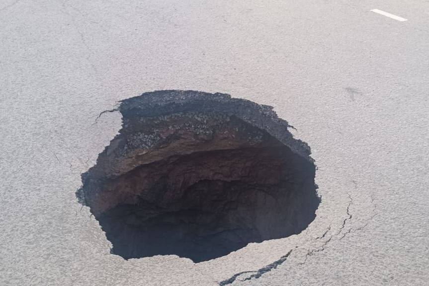Опять провал. За пять дней в Челябинске произошло три случая обрушения асфальта